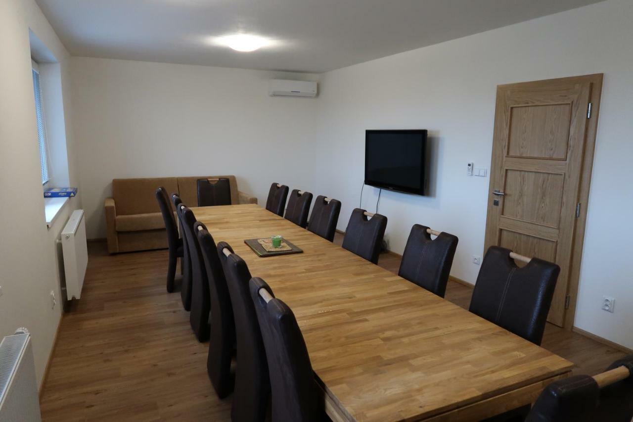 Apartman Matyas Drnholec ภายนอก รูปภาพ