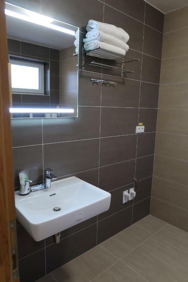 Apartman Matyas Drnholec ภายนอก รูปภาพ